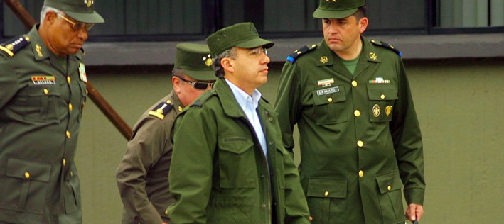 Felipe Calderón vestido de militar